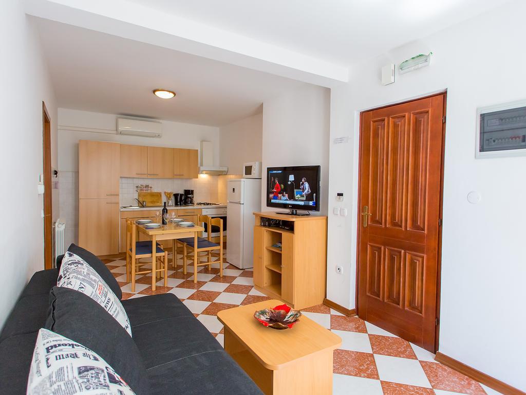 Apartments Ava โปเรช ภายนอก รูปภาพ