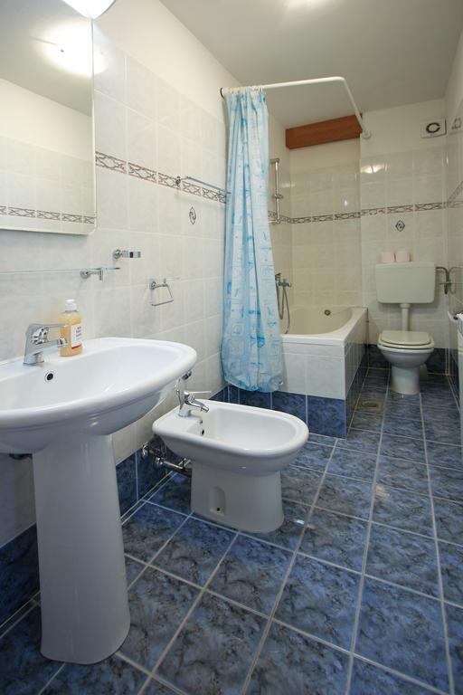 Apartments Ava โปเรช ภายนอก รูปภาพ