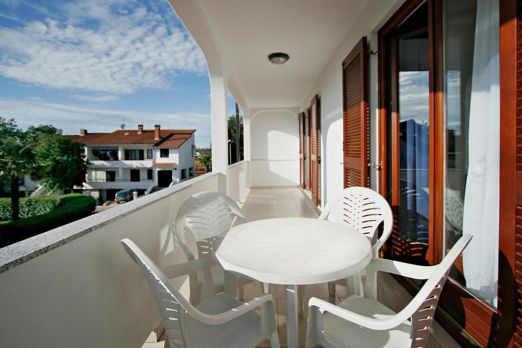 Apartments Ava โปเรช ภายนอก รูปภาพ