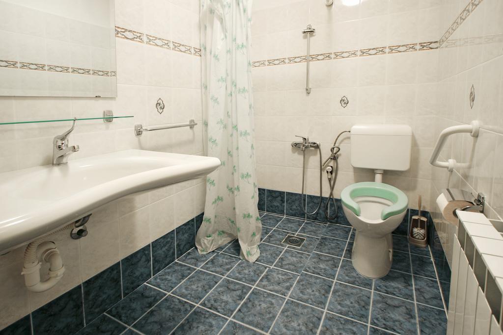 Apartments Ava โปเรช ภายนอก รูปภาพ